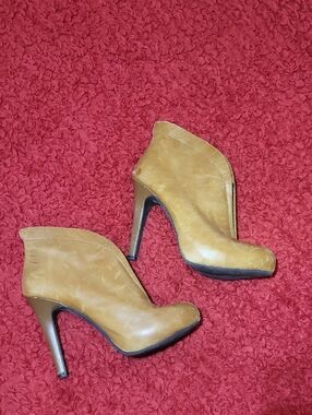 Jessica Simpson Camel Brown High-Heel Ankle Booties